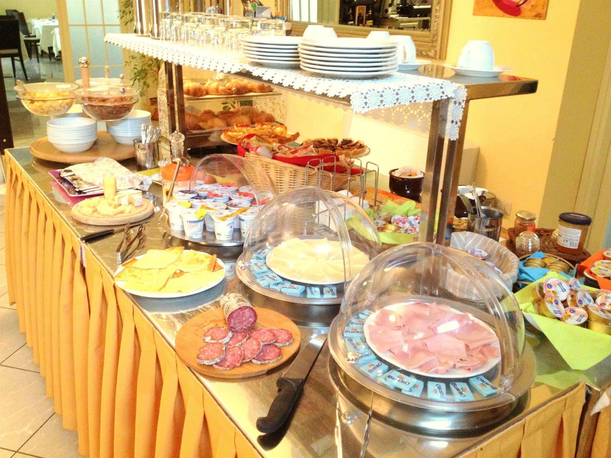 Hotel Villa Cinzia Villanova Mondovì エクステリア 写真