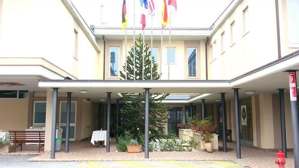 Hotel Villa Cinzia Villanova Mondovì エクステリア 写真